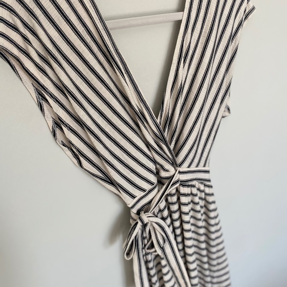 Billabong Easy Day Jumpsuit Romper - Small - Picture 4 of 6